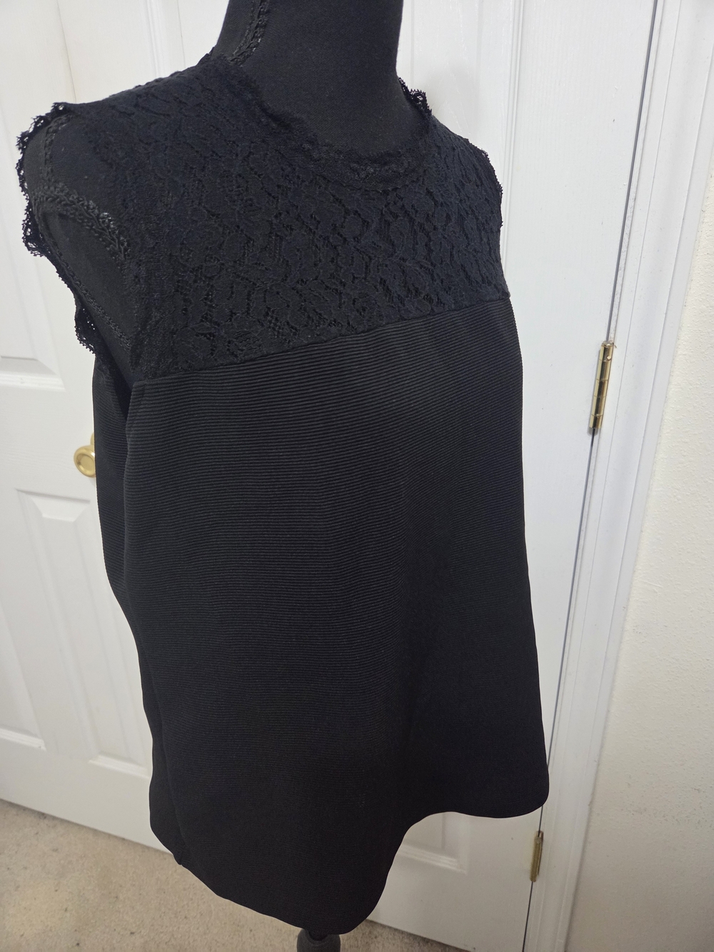 Women's Black Lace Yoke Sleeveless Top